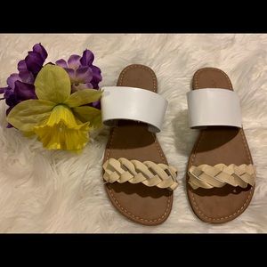 ✨4/20✨White/Nude Flats